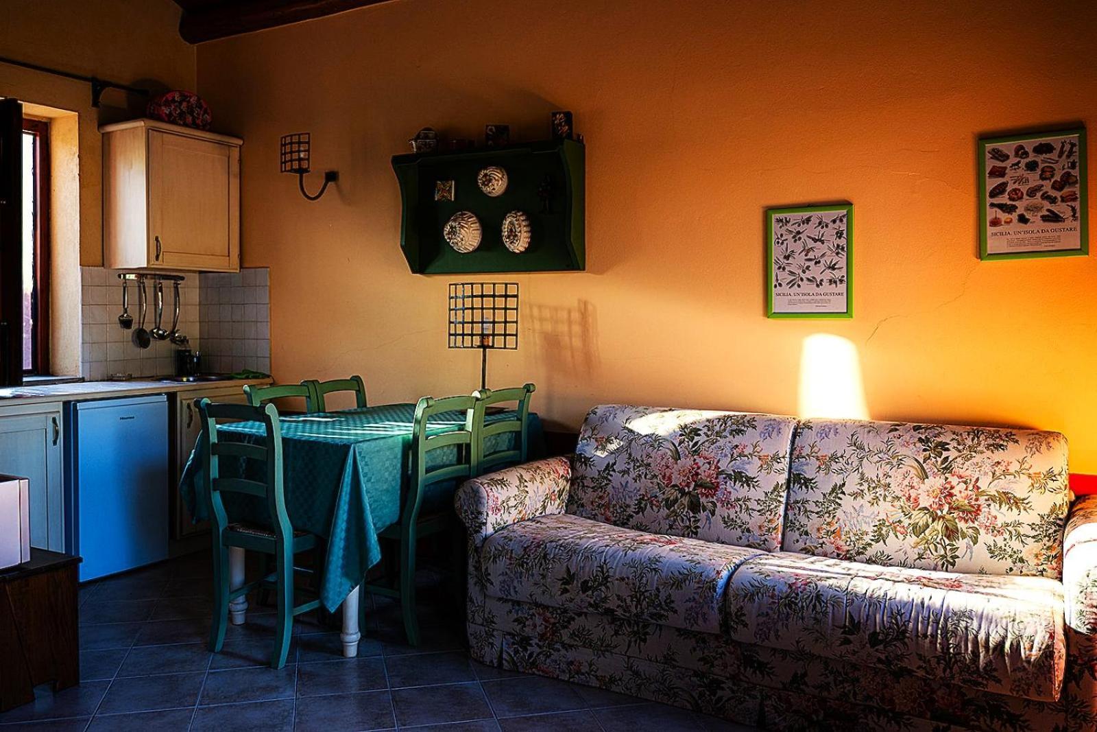 Bioagriturismo Antica Sena Milici エクステリア 写真