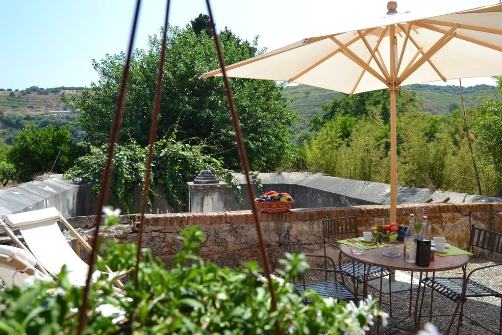 Bioagriturismo Antica Sena Milici エクステリア 写真