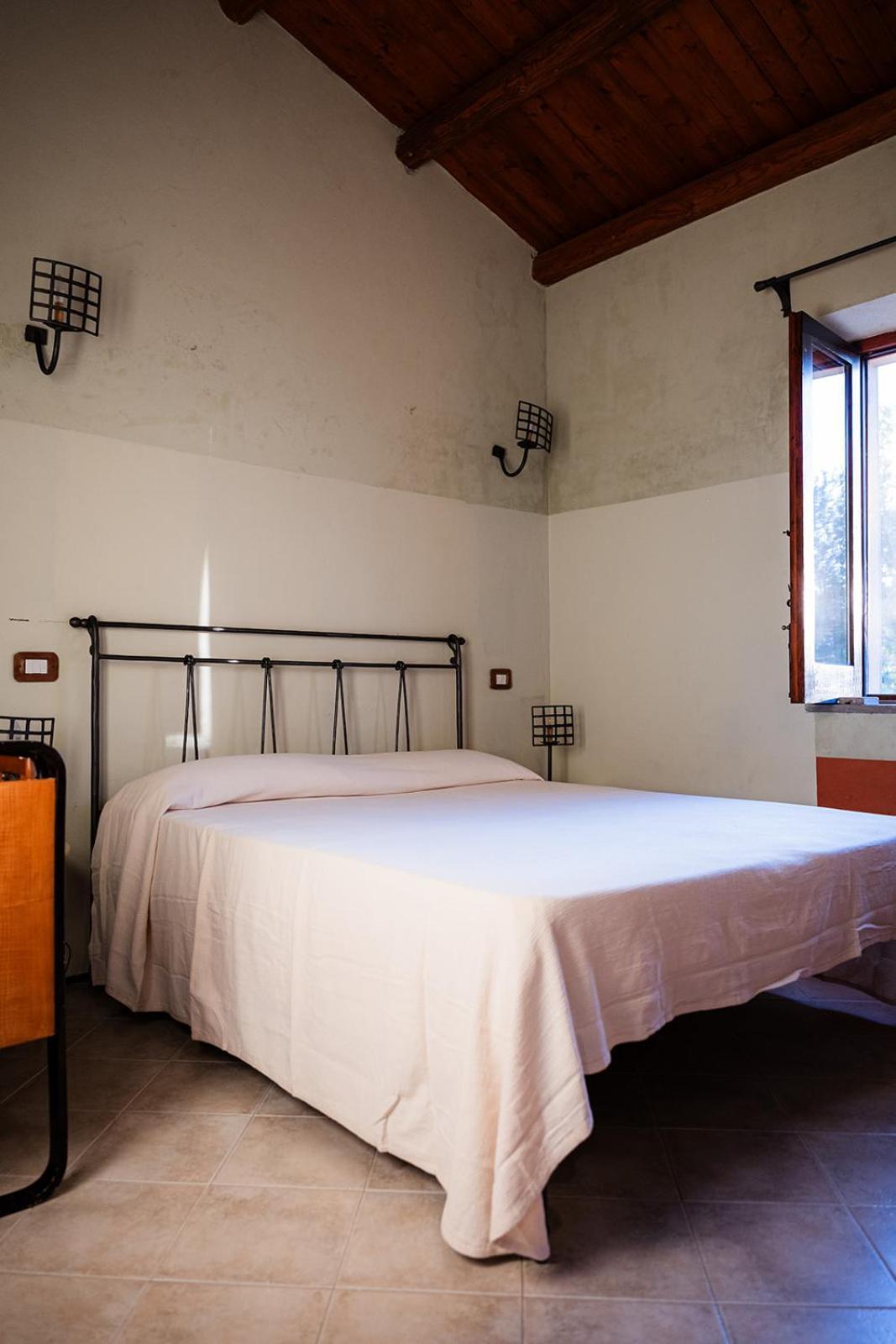 Bioagriturismo Antica Sena Milici エクステリア 写真